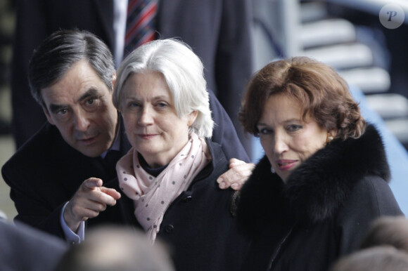 François Fillon sa femme Pénélope et Roselyne Bachelot lors du match des VI Nations entre la France et l'Angleterre (22-24) le 11 mars 2012 à Saint-Denis