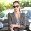 Jessica Alba lookée pour aller travailler. Le 14 mars 2012 à Los Angeles
