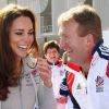 Kate Middleton et David Faulkner, sélectionneur national olympique de cricket, à Stratford, le 15 mars 2012.