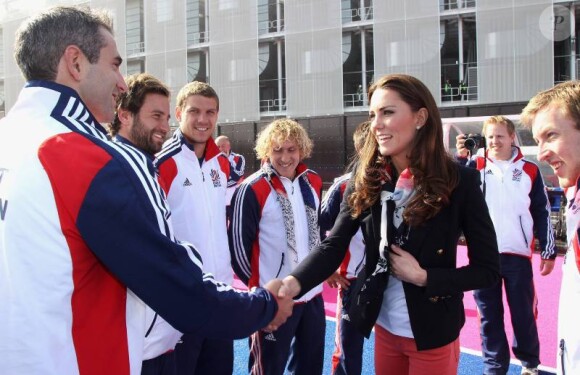Kate Middleton rencontre les équipes olympiques de cricket à Stratford, le 15 mars 2012.