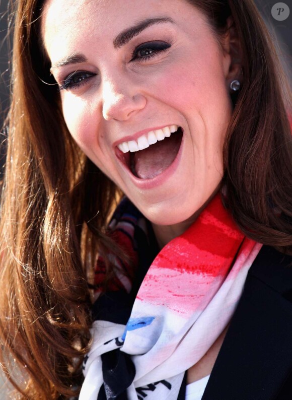 Kate Middleton à la rencontre des athlètes des équipes olympiques de cricket à Stratford, au nord-est de Londres, le 15 mars 2012.