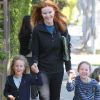 Marcia Cross est allée chercher ses filles Eden et Savannah à l'école, à Santa Monica, le 19 mars 2012. Maman et filles riaient sur le chemin