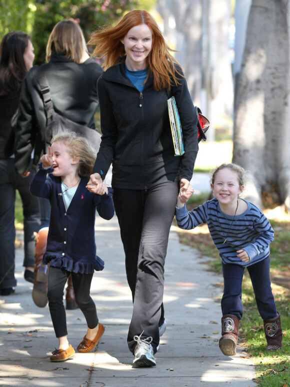 La belle Marcia Cross est allée chercher ses filles Eden et Savannah à l'école, à Santa Monica, le 19 mars 2012