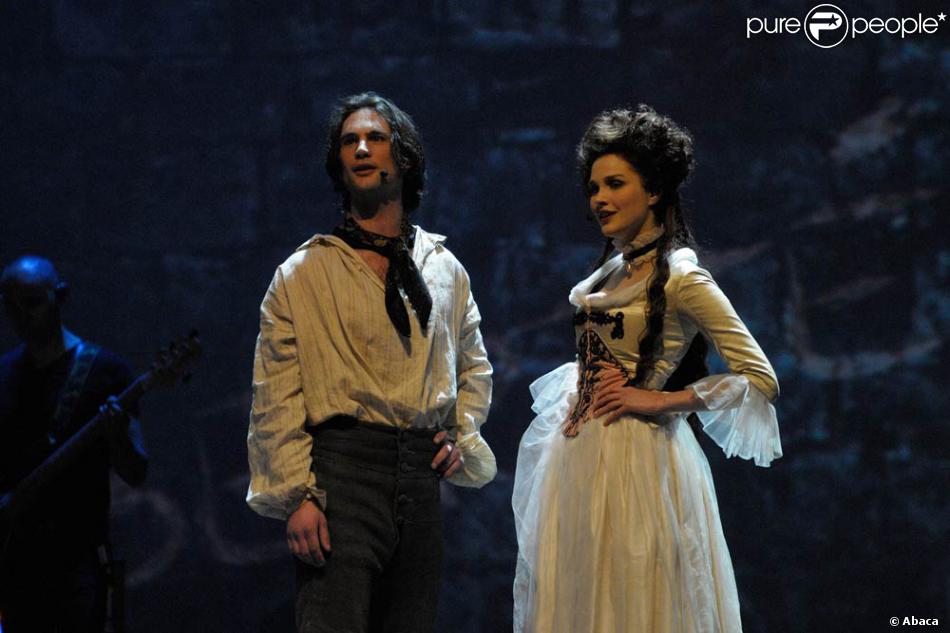 Lazare Et Olympe Le Couple Phare Du Spectacle Forme Par Mathieu Carnot Et Camille Lou La Troupe De 1789 Les Amants De La Bastille Nouvelle Comedie Musicale Purepeople