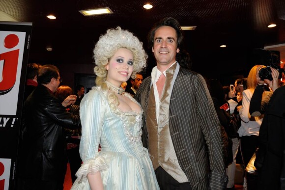 Marie-Antoinette (Roxane Le Texier) et Camille Desmoulins (Rod Janois) étonnamment amis ! La troupe de 1789, Les Amants de la Bastille, nouvelle comédie musicale produit par Dove Attia et Albert Cohen, donnait le 19 mars 2012 à l'Olympia un aperçu du spectacle qui sera présenté en septembre sur la scène du Palais des Sports de Paris puis en tournée.