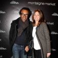  Manu Katché et sa femme lors de la présentation de la nouvelle collection joaillerie Stone chez Montaigne Market le 6 mars 2012 à Paris 