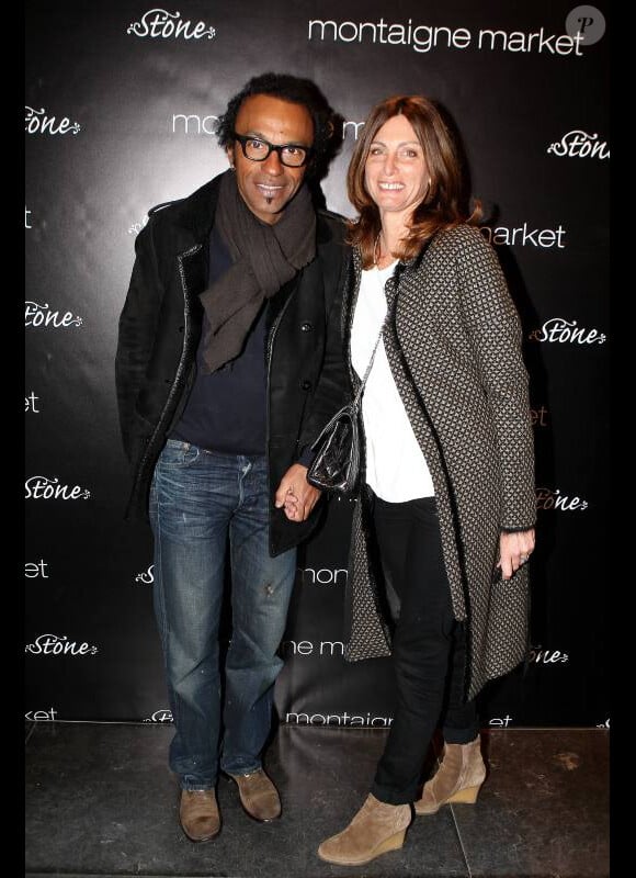Manu Katché et sa femme lors de la présentation de la nouvelle collection joaillerie Stone chez Montaigne Market le 6 mars 2012 à Paris