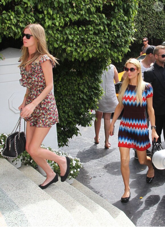 Paris Hilton et sa soeur Nicky à Miami le 21 mars 2012