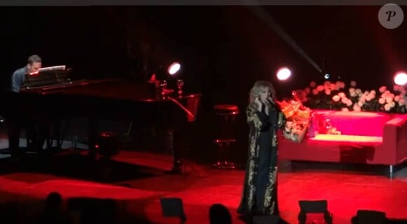 Lara Fabian s'est fait surprendre par ses fans roumains lors de son concert à Bucarest le 18 mars 2012, qui ont brandi 4000 messages d'amour alors qu'elle allait entonner sa chanson Je t'aime.