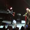 Lara Fabian a été submergée par l'émotion : ses fans roumains, lors de son concert à Bucarest le 18 mars 2012, ont brandi 4000 messages d'amour alors qu'elle allait entonner sa chanson Je t'aime.