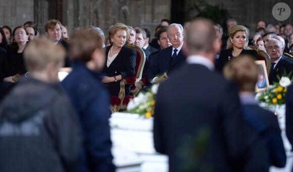 Le roi Albert II de Belgique et la reine Paola sont apparus très marqués à Louvain le jeudi 22 mars 2012, en l'église Saint-Pierre, pour les funérailles poignantes de sept des enfants morts le 13 mars dans la tragédie du tunnel de Sierre, élèves de l'école d'Heverlee.