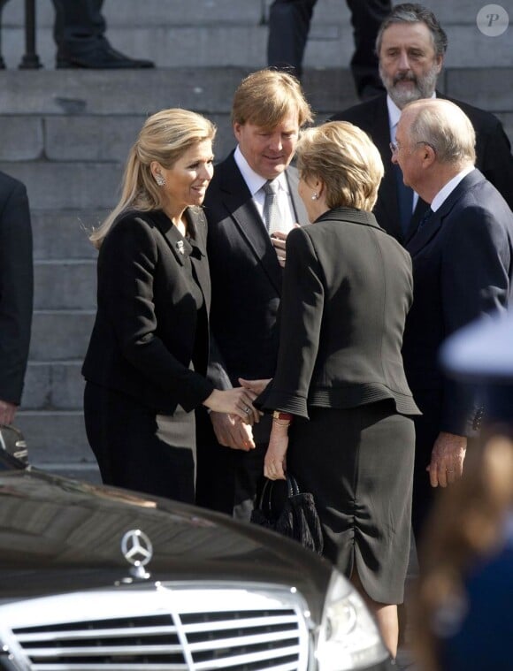 Au lendemain de funérailles à Lommel, le roi Albert II de Belgique et la reine Paola, accompagnés par le prince Willem-Alexander et la princesse Maxima des Pays-Bas, assistaient le 22 mars 2012 aux obsèques des sept enfants d'Heverlee tués à Sierre.