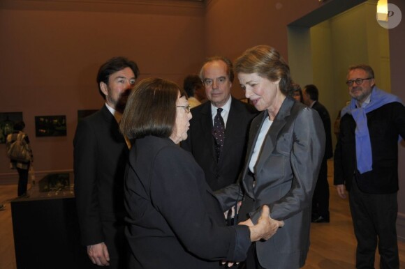 June Newton, Frédéric Mitterrand et Charlotte Rampling lors du vernissage de l'exposition Helmut Newton au Grand Palais à Paris le 23 mars 2012