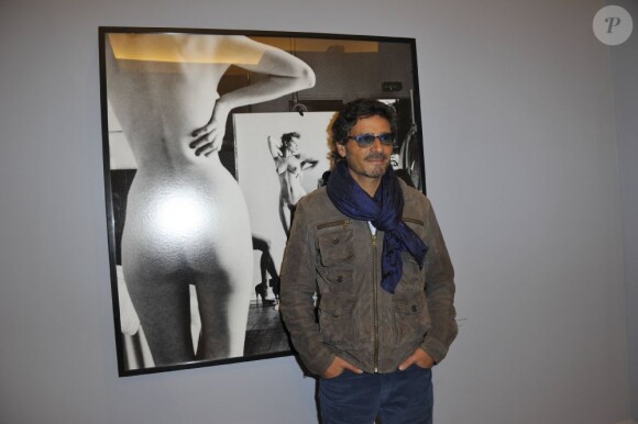 Pascal Elbé lors du vernissage de l'exposition Helmut Newton au Grand Palais à Paris le 23 mars 2012