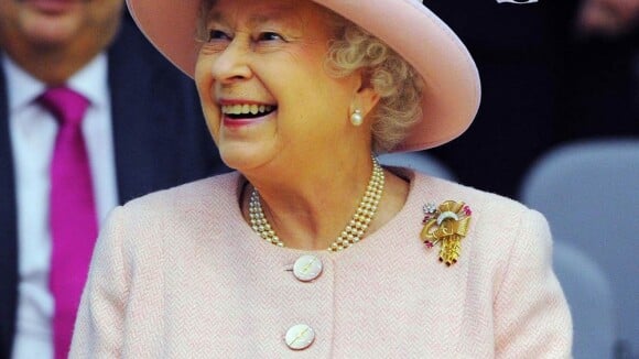 La reine Elizabeth II s'incruste à un mariage à Manchester !