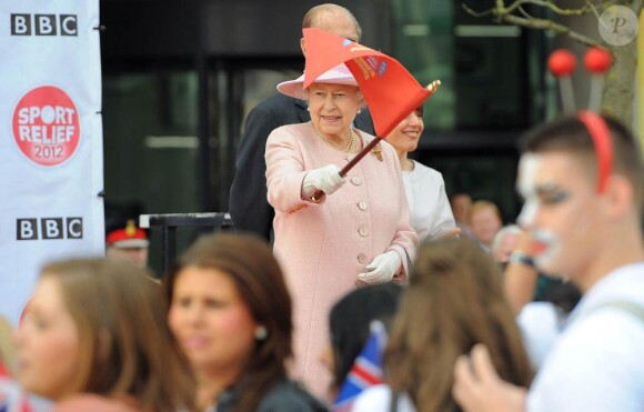 A Salford, la reine Elizabeth II a donné le 23 mars 2012 le départ d'une course caritative, dans le cadre de la tournée royale du jubilé de diamant.