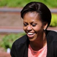 Michelle Obama les mains dans son potager quand Barack débat sur le nucléaire