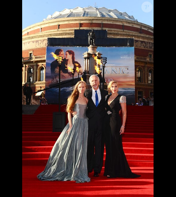 James Cameron, sa femme Suzy Amis et l'actrice Kate Winslet lors de l'avant-première mondiale de Titanic 3D à Londres, le 27 mars 2012.