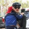 Gwen Stefani en compagnie de son petit dernier Zuma à Irvine en Californie. Le 27 mars 2012