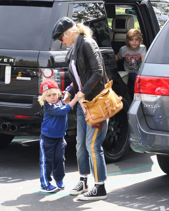 Gwen Stefani en compagnie de ses bambins Kingston et Zuma à Irvine en Californie. Le 27 mars 2012