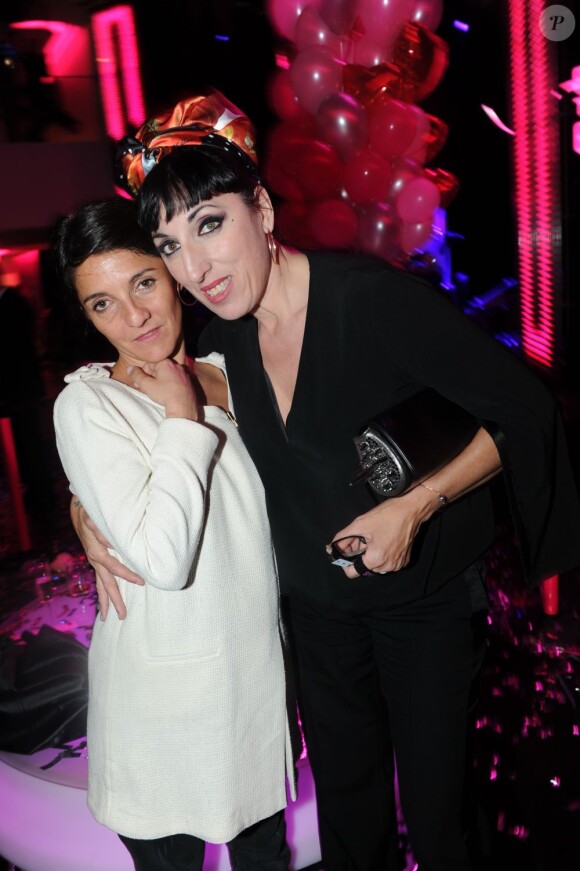 Rossy de Palma et Florence Foresti lors de la soirée de lancement de la Twizy à l'Atelier Renault sur les Champs-Elysées à Paris le mardi 28 mars 2012