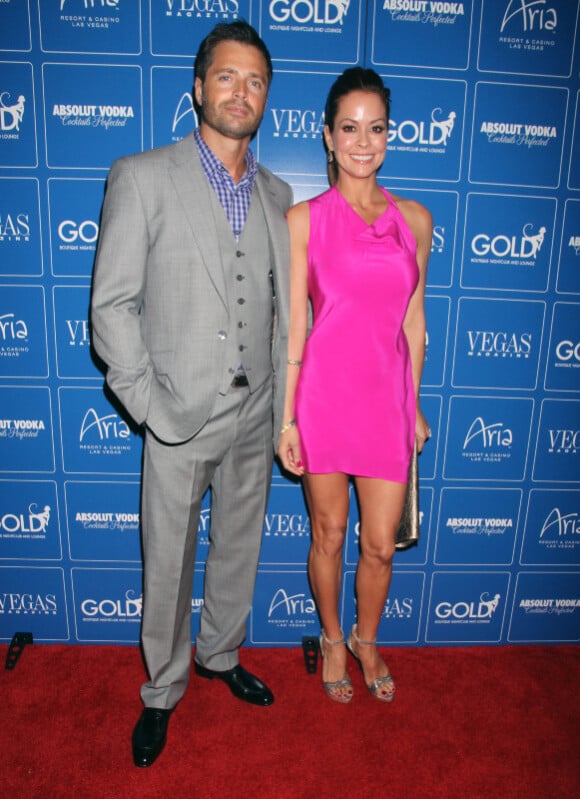 David Charvet et sa femme Brooke Brurke assistent au lancement du magazine Vegas à la boutique Gold Boutique du Aria Resort au Casino de Las Vegas, le 30 mars 2012