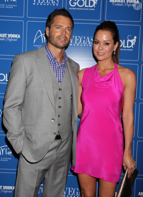 David Charvet et sa femme Brooke Brurke, très amoureux, assistent au lancement du magazine Vegas à la boutique Gold Boutique du Aria Resort au Casino de Las Vegas, le 30 mars 2012