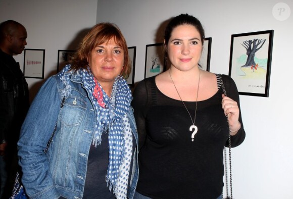 Michèle Bernier et sa fille le 3 avril 2012 à la Galerie des Galeries lors de l'inauguration de l'exposition Comme un ananas à Paris