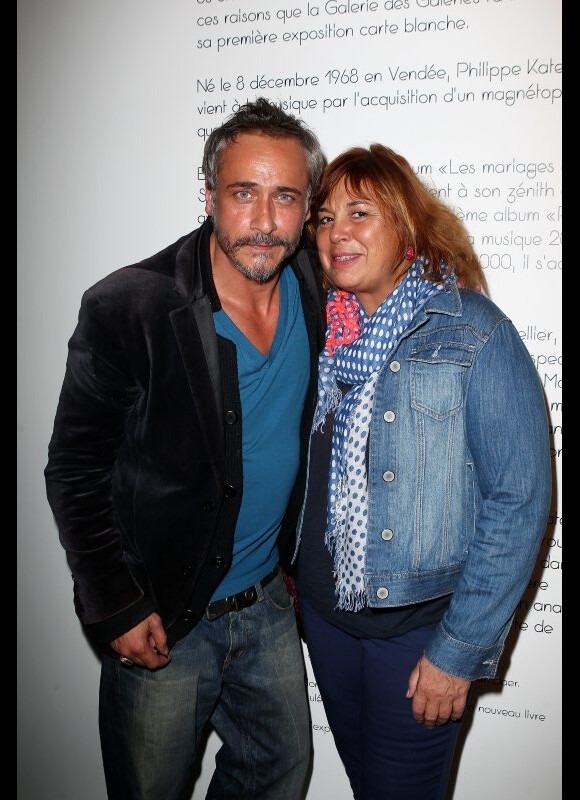Jean-Michel Tinivelli et Michèle Bernier le 3 avril 2012 à la Galerie des Galeries lors de l'inauguration de l'exposition Comme un ananas à Paris