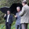 Le Prince Charles sous la pluie à Cumbria le 3 avril 2012