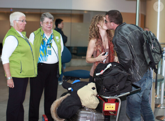 AnnaLynne McCord et son petit ami Dominic Purcell arrivent à l'aéroport de Vancouver au Canada le 9 avril 2012