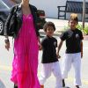 Heidi Klum et ses fils Johan et Henry le 7 avril 2012 à Los Angeles. Quelques jours après Heidi Klum, Seal a à son tour déposé les documents pour leur divorce, en avril 2012.