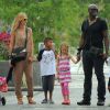 Heidi Klum et Seal en famille à New Yor en juin 2011. Quelques jours après Heidi Klum, Seal a à son tour déposé les documents pour leur divorce, en avril 2012.