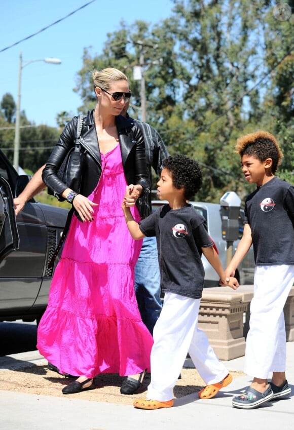 Heidi Klum et ses fils Johan et Henry le 7 avril 2012 à Los Angeles. Quelques jours après Heidi Klum, Seal a à son tour déposé les documents pour leur divorce, en avril 2012.