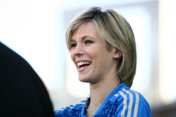 Lorie souriante et détendue le 11 avril 2012 au Stade Vélodrome de Marseille pour le match entre l'OM et Montpellier (1-3)