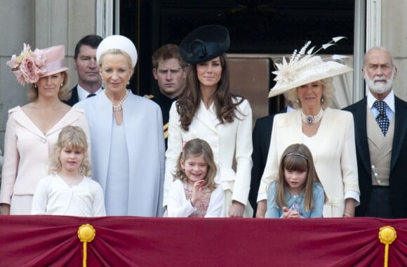Lady Louise Windsor lors de la cérémonie Trooping the Colour en juin 2011.
Le 11 avril 2012, la fille du prince Edward et de la comtesse Sophie de Wessex s'est cassé le bras gauche en tombant de cheval.