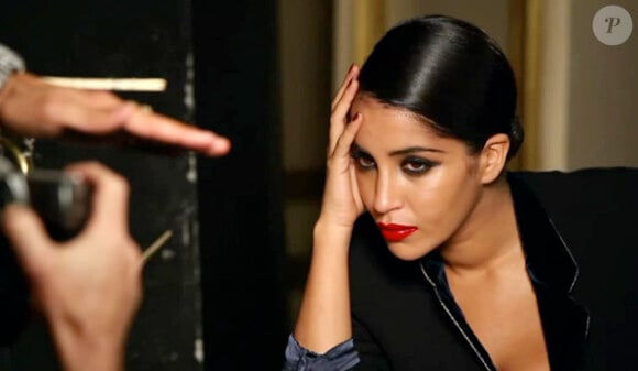 Leila Bekhti femme fatale dans les coulisses de la publicité L'Oréal pour les vernis Color Riche