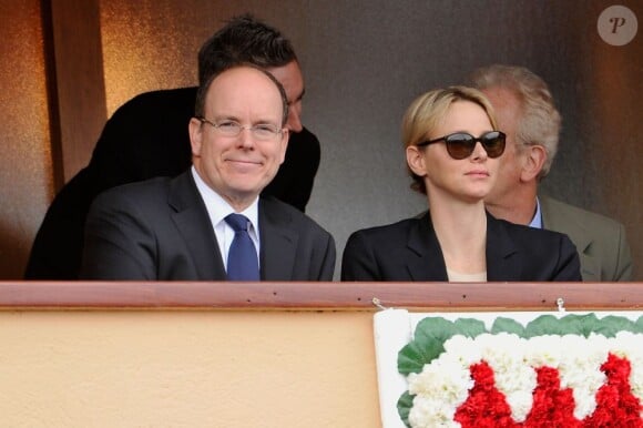 Le prince Albert II et la princesse Charlene de Monaco ont observé quelques échanges du premier tour du Masters 1000 de Monte-Carlo, au Monte-Carlo Country Club, lundi 16 avril 2012.