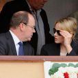 Le prince Albert II et la princesse Charlene de Monaco ont observé quelques échanges du premier tour du Masters 1000 de Monte-Carlo, au Monte-Carlo Country Club, lundi 16 avril 2012.