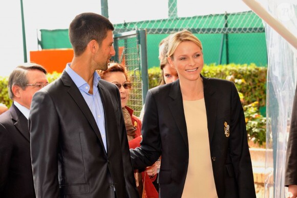 La princesse Charlene de Monaco avec Novak Djokovic pour la remise de sa Médaille en Vermeil au Monte-Carlo Country Club au jour 1 du Masters 1000 de Monte-Carlo, lundi 16 avril 2012.