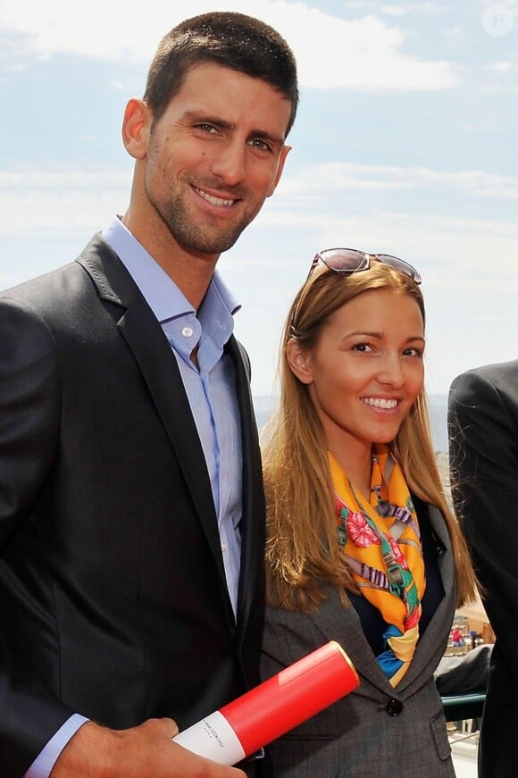 Novak Djokovic avec sa Médaille en Vermeil et sa belle Jelena Ristic au Monte-Carlo Country Club lundi 16 avril 2012.