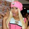 Moulée dans des habits de Barbie, Nicki Minaj dédicace son album à Londres le 19 avril 2012