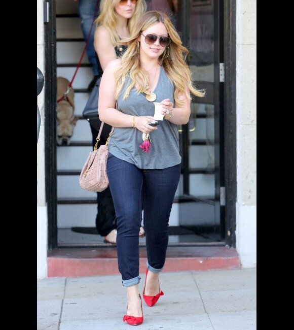 Hilary Duff sort de chez le coiffeur, le vendredi 20 avril à Los Angeles.