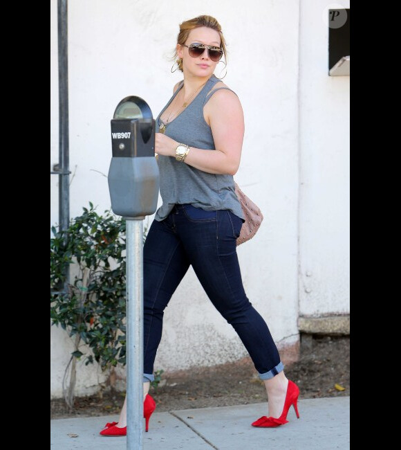 Hilary Duff se rend chez le coiffeur, le vendredi 20 avril à Los Angeles.