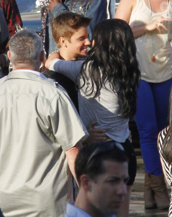 Justin Bieber reçoit la visite de Selena Gomez sur le tournage de son clip Boyfriend, à Los Angeles, le samedi 21 avril 2012.