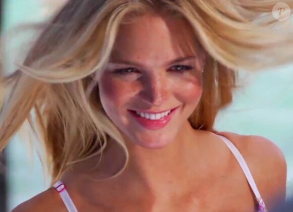 La sexy Erin Heatherton, enjouée sur le tournage de la vidéo Victoria's Secret à Miami.