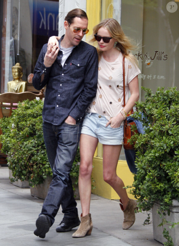 Kate Bosworth en balade amoureuse avec Michael Polish le 24 avril 2012 à Los Angeles