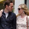 La pétillante Kate Bosworth en balade amoureuse avec Michael Polish le 24 avril 2012 à Los Angeles