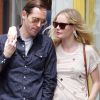 Kate Bosworth très lookée en balade amoureuse avec Michael Polish le 24 avril 2012 à Los Angeles