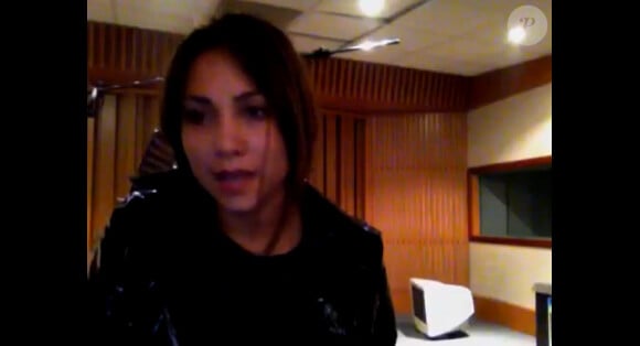 Leslie en studio pour une reprise piano-voix du Video Games de Lana Del Rey, avril 2012.